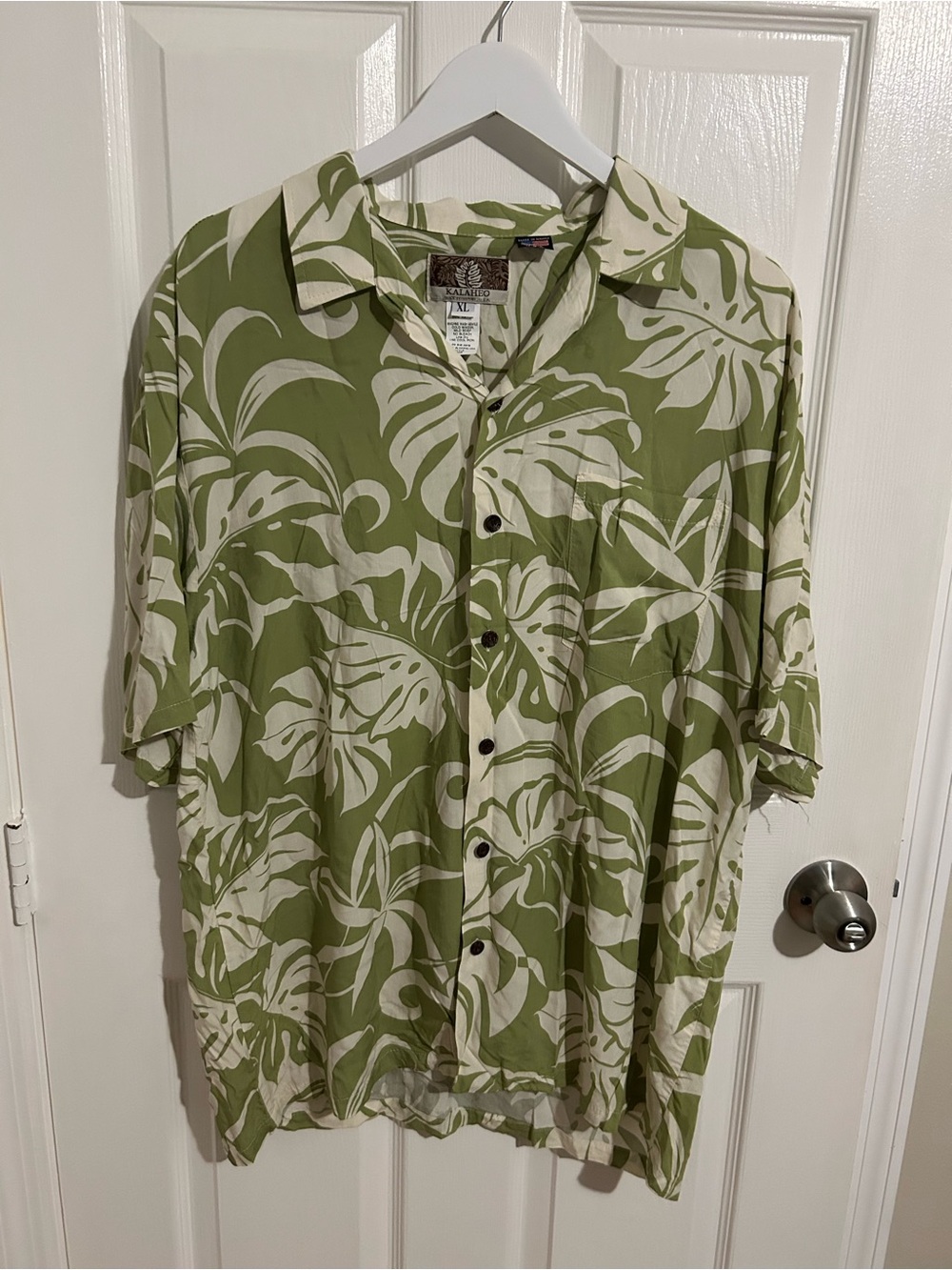 Men's Olive and Cream Tropical Print Short-Sleeve Button-Down Shirt